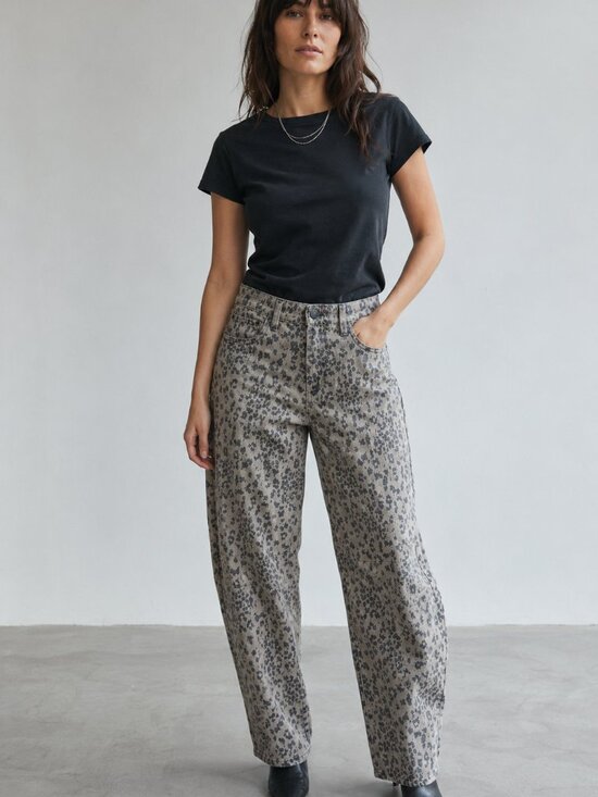 Buffalo David Bitton Denim - Buffalo – Muted Leopard Print Barrel Leg Jeans - Scandi Elevated Casual - Size 6